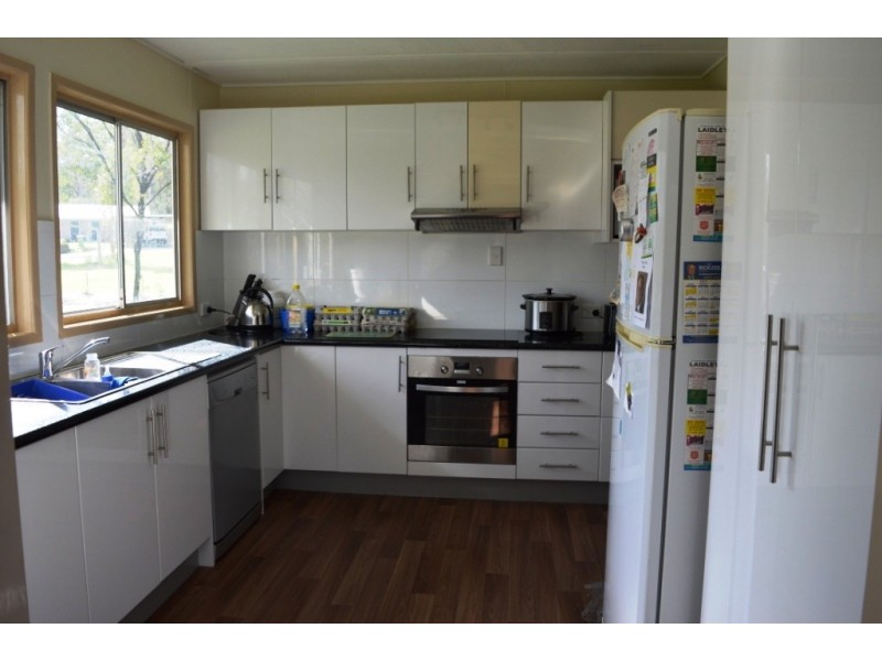 22 Bertrand Ave, Kensington Grove QLD 4341