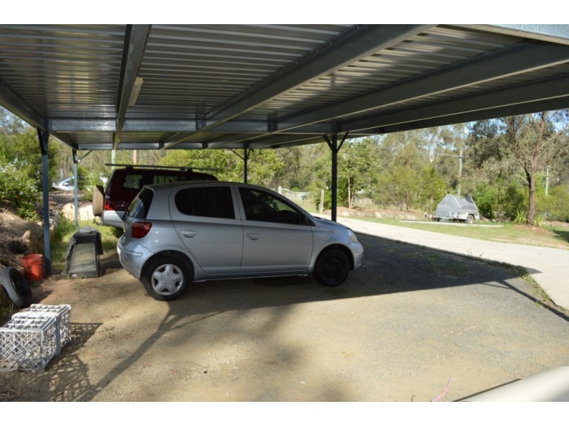22 Bertrand Ave, Kensington Grove QLD 4341