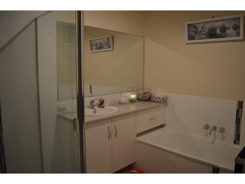 2A Kingfisher Way, Lowood QLD 4311