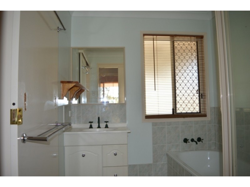 215 Lakes Drive, Laidley Heights QLD 4341