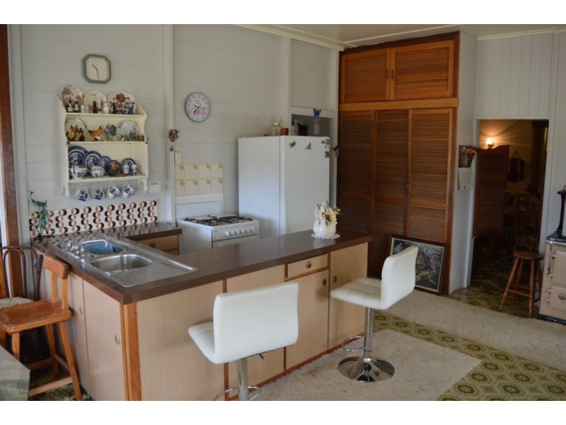 34 Arndt Rd West, Tallegalla QLD 4340