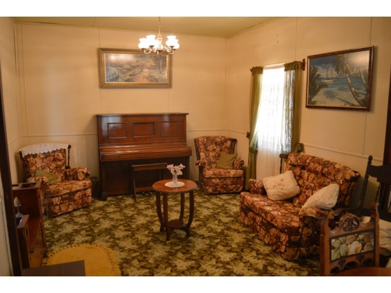 34 Arndt Rd West, Tallegalla QLD 4340