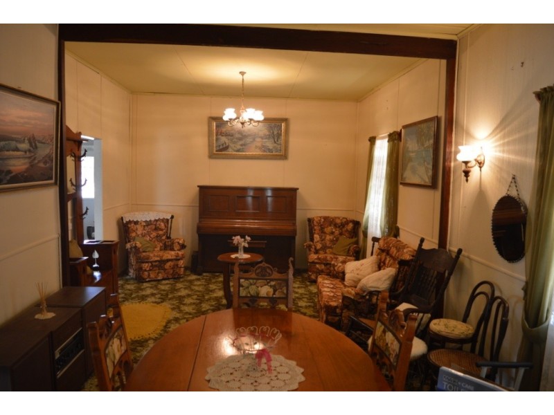 34 Arndt Rd West, Tallegalla QLD 4340