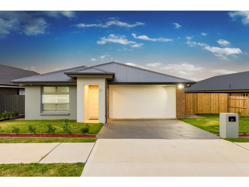 21 Thorpe Circuit, Oran Park NSW 2570