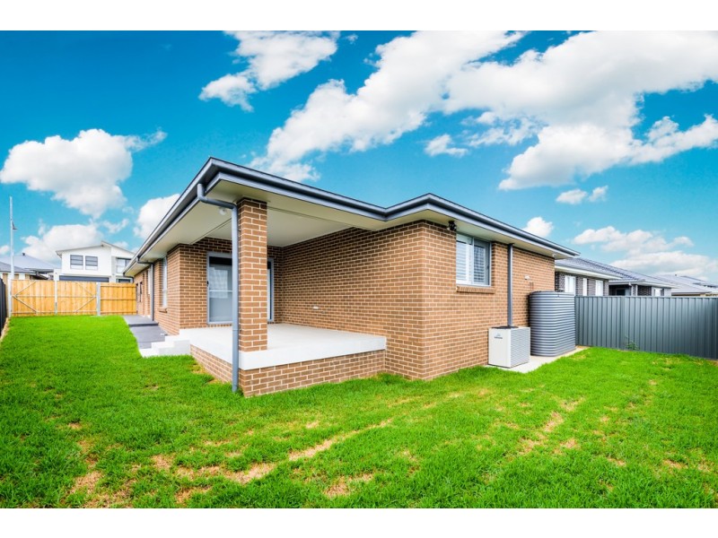 21 Thorpe Circuit, Oran Park NSW 2570