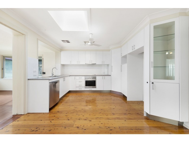 9 WENTWORTH DRIVE, Camden South NSW 2570