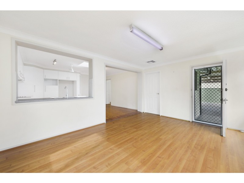 9 WENTWORTH DRIVE, Camden South NSW 2570