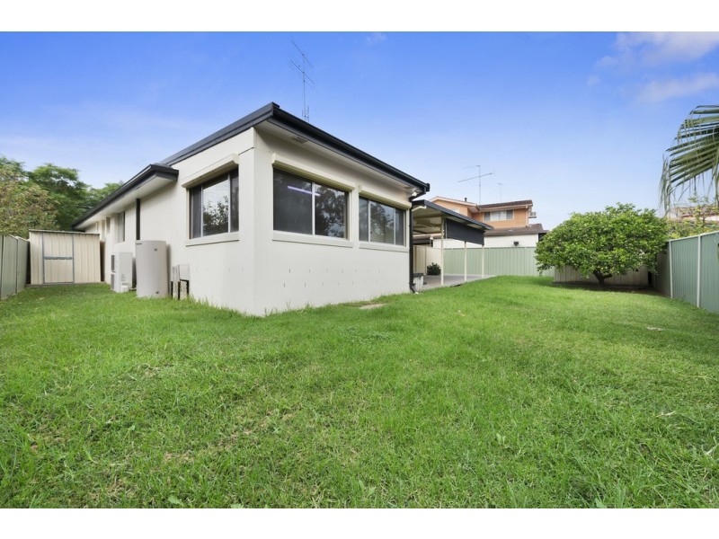 9 WENTWORTH DRIVE, Camden South NSW 2570