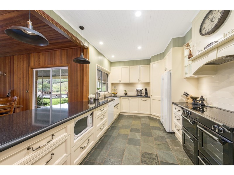 530 MOUNT HERCULES ROAD, Razorback NSW 2571