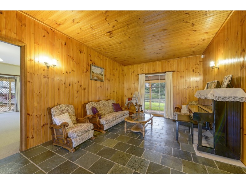 530 MOUNT HERCULES ROAD, Razorback NSW 2571