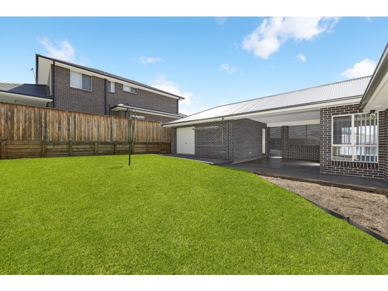 1 DENGATE CLOSE, Elderslie NSW 2570