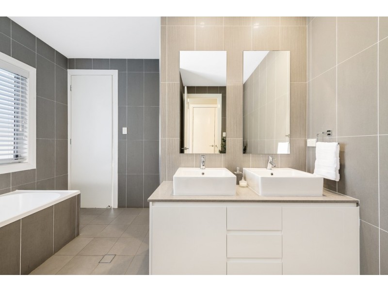 4A CAERNARVON CLOSE, Kirkham NSW 2570