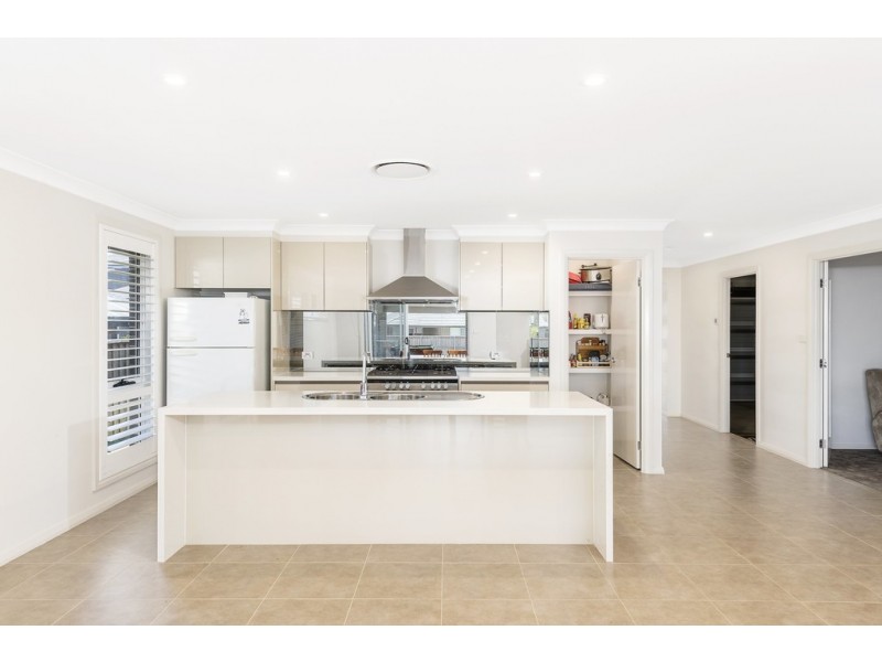 8 Dengate Close, Elderslie NSW 2570