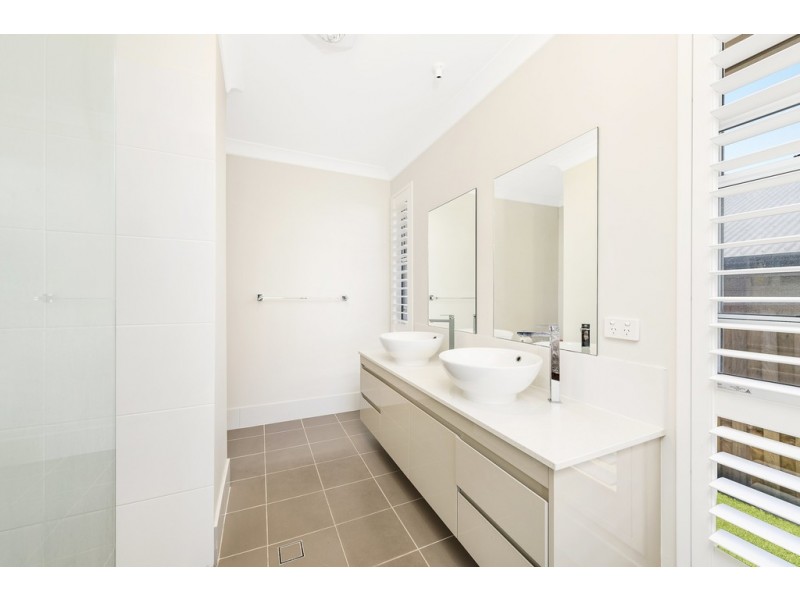 8 Dengate Close, Elderslie NSW 2570