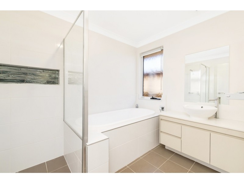 8 Dengate Close, Elderslie NSW 2570