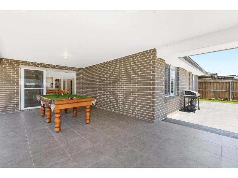 8 Dengate Close, Elderslie NSW 2570