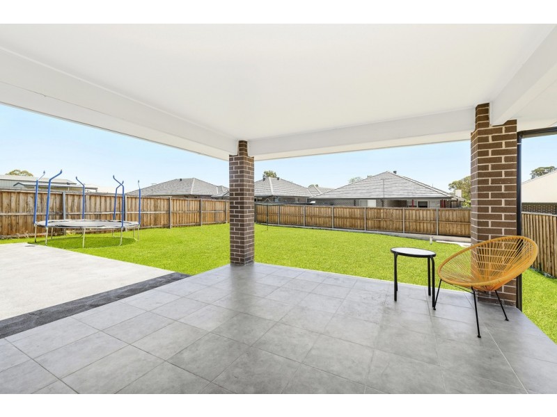 8 Dengate Close, Elderslie NSW 2570