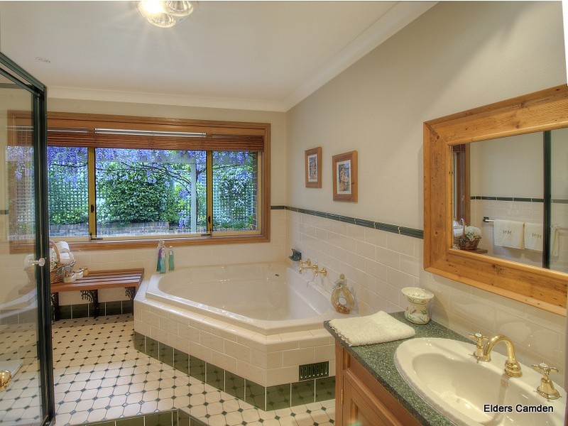 10 William Dowle Place, Grasmere NSW 2570