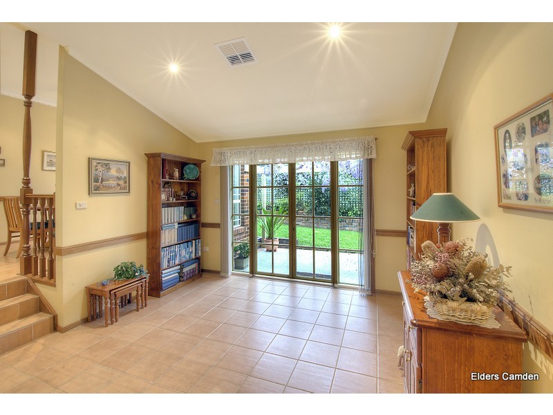 10 William Dowle Place, Grasmere NSW 2570