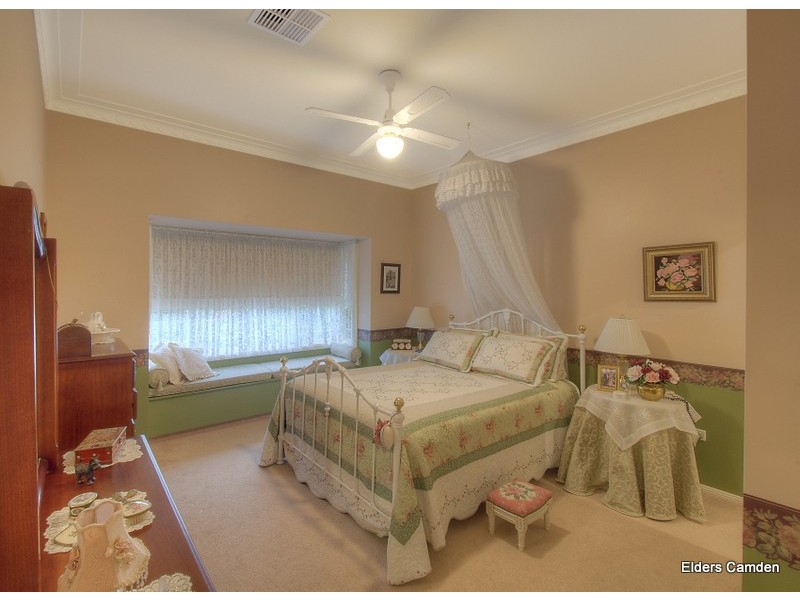 10 William Dowle Place, Grasmere NSW 2570