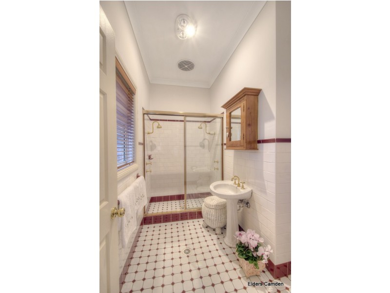 10 William Dowle Place, Grasmere NSW 2570
