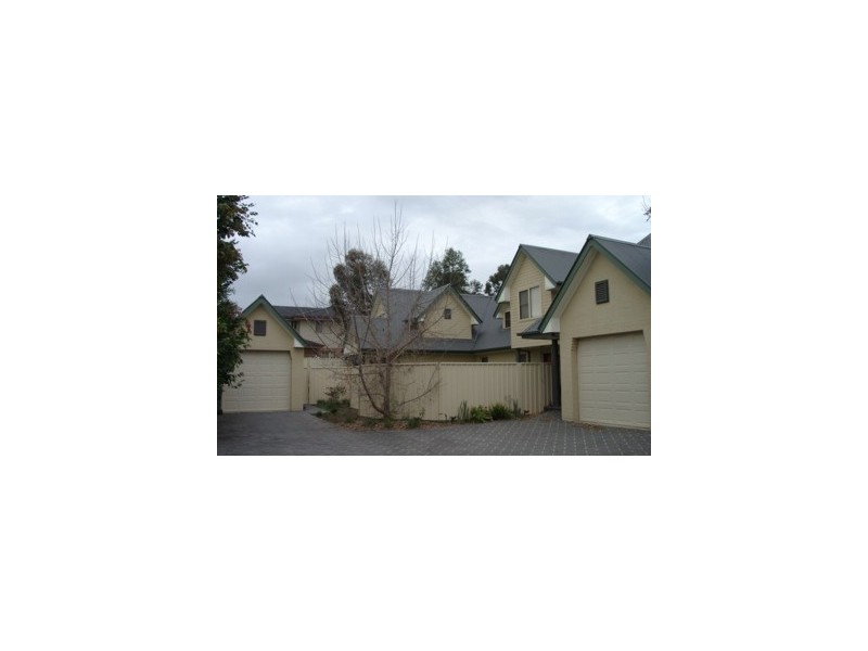 1/60  Harrington Street, Elderslie NSW 2570