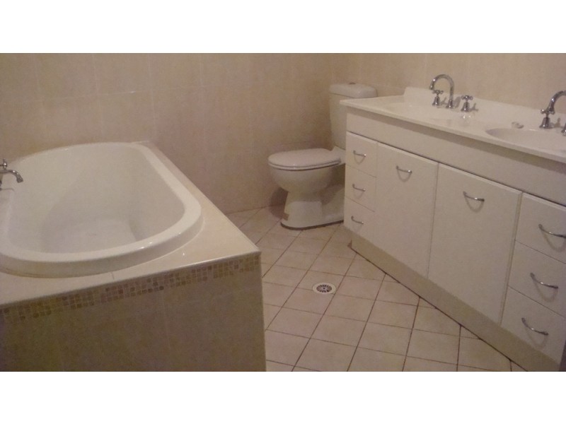 Unit 2/1-7 Barsden Street, Camden NSW 2570