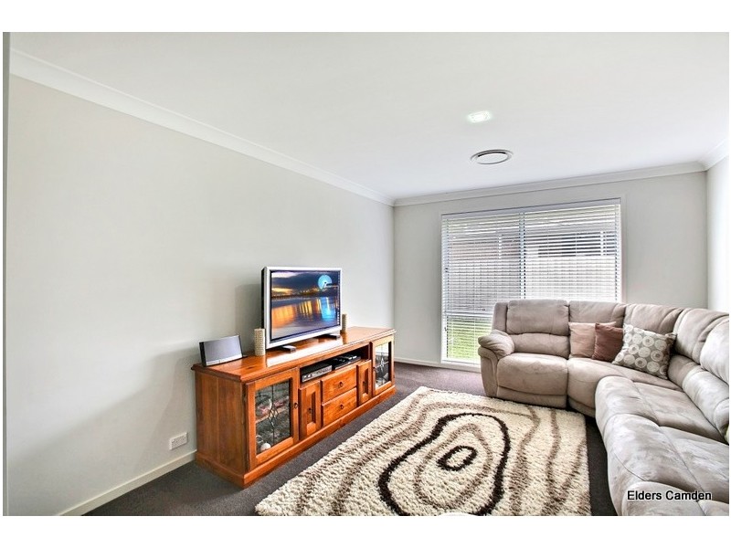 9 Ingham Street, Spring Farm NSW 2570