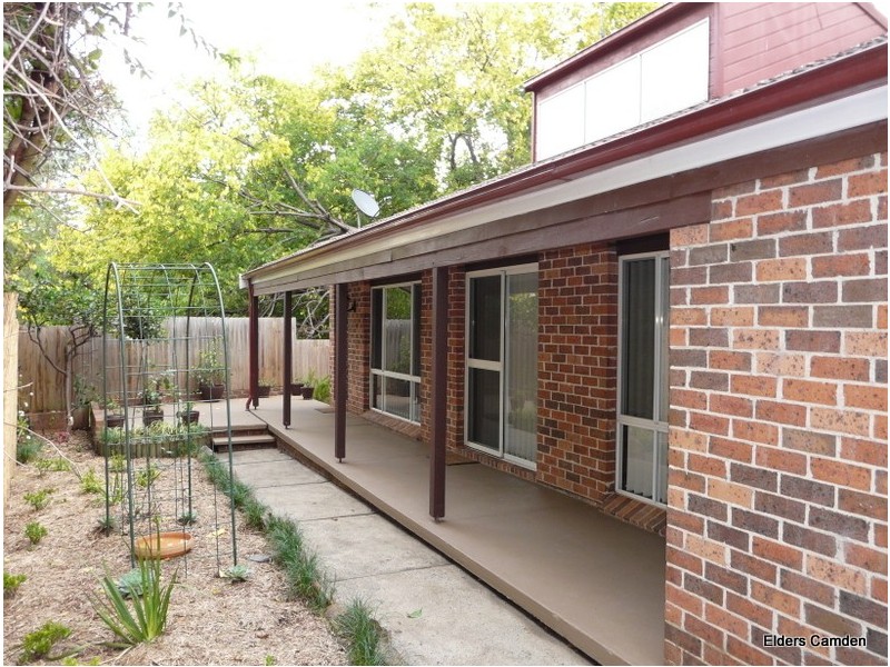 2/11 Woolpack Avenue, Elderslie NSW 2570