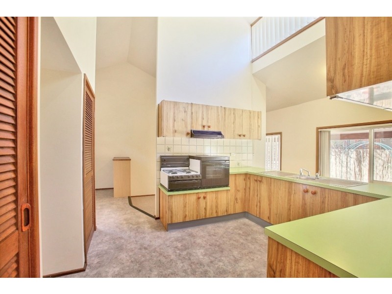 2/11 Woolpack Avenue, Elderslie NSW 2570