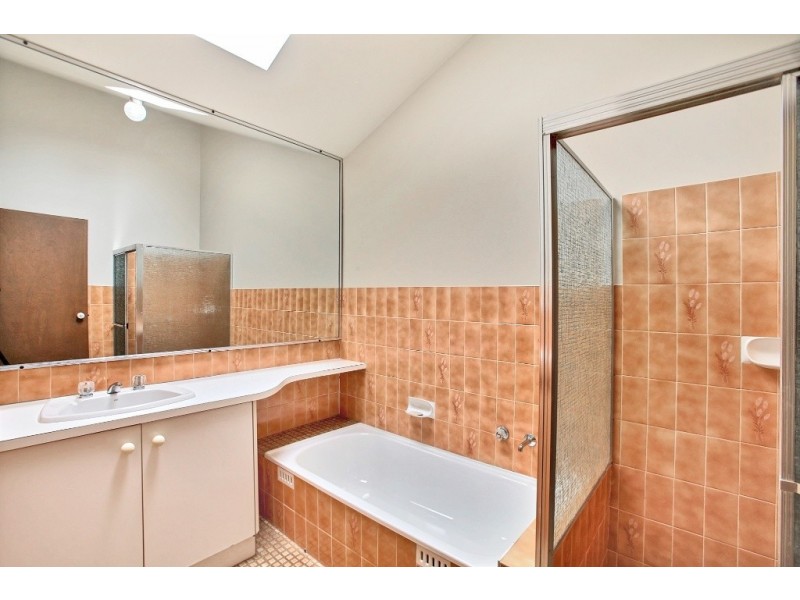 2/11 Woolpack Avenue, Elderslie NSW 2570