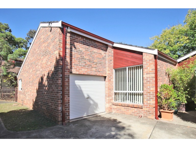2/11 Woolpack Avenue, Elderslie NSW 2570