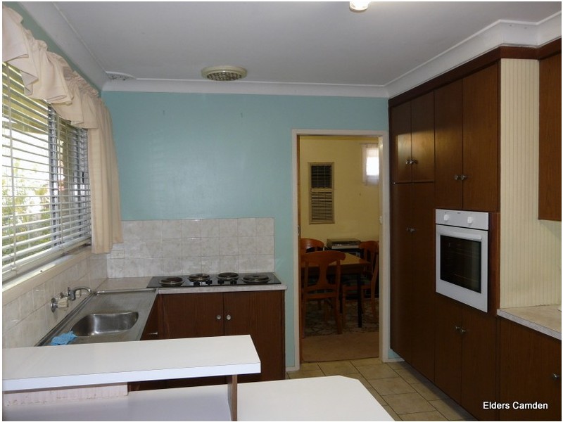 6 Banks Place, Camden South NSW 2570