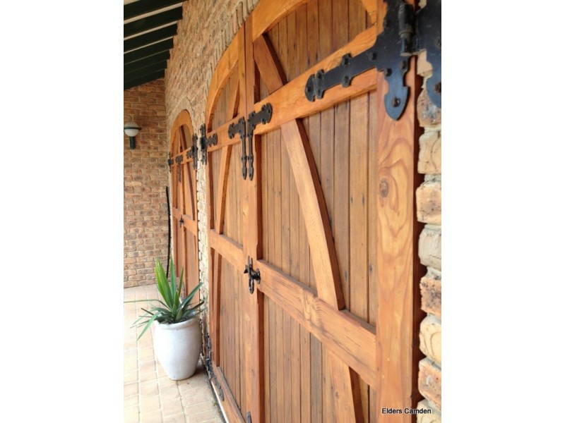 225 Old Razorback Road, Razorback NSW 2571