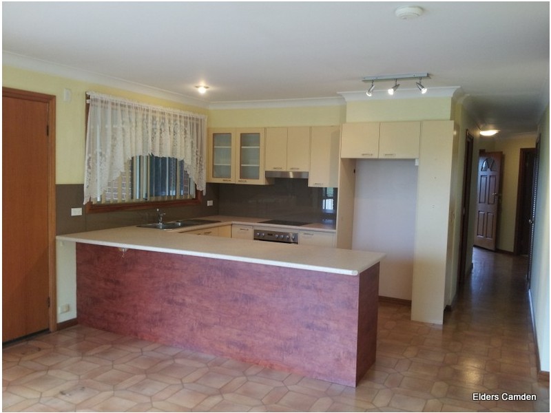 31 Devitt Crescent, The Oaks NSW 2570