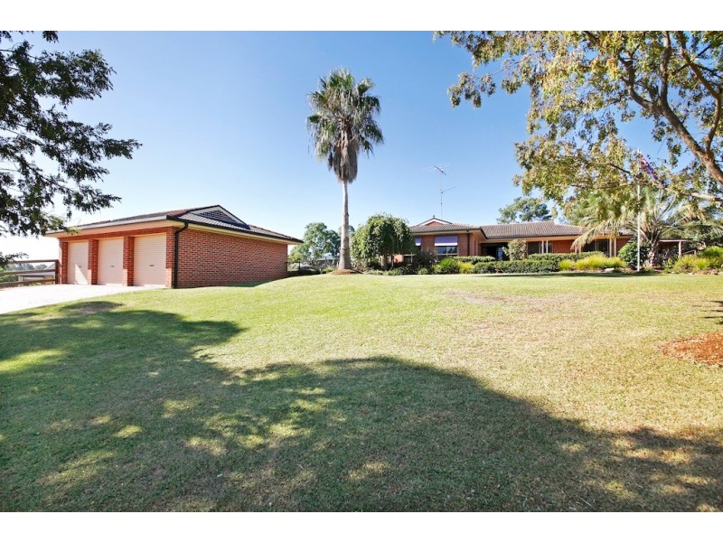 1 William Dowle Place, Grasmere NSW 2570