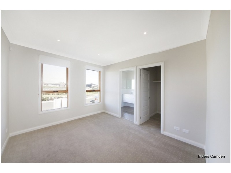 37 Donovan Boulevard, Gregory Hills NSW 2557