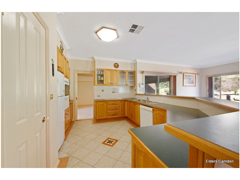 44 Benwerrin Crescent, Grasmere NSW 2570