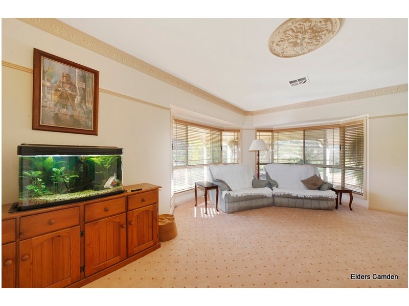 44 Benwerrin Crescent, Grasmere NSW 2570