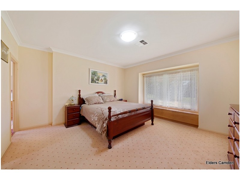 44 Benwerrin Crescent, Grasmere NSW 2570