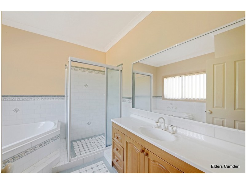 44 Benwerrin Crescent, Grasmere NSW 2570