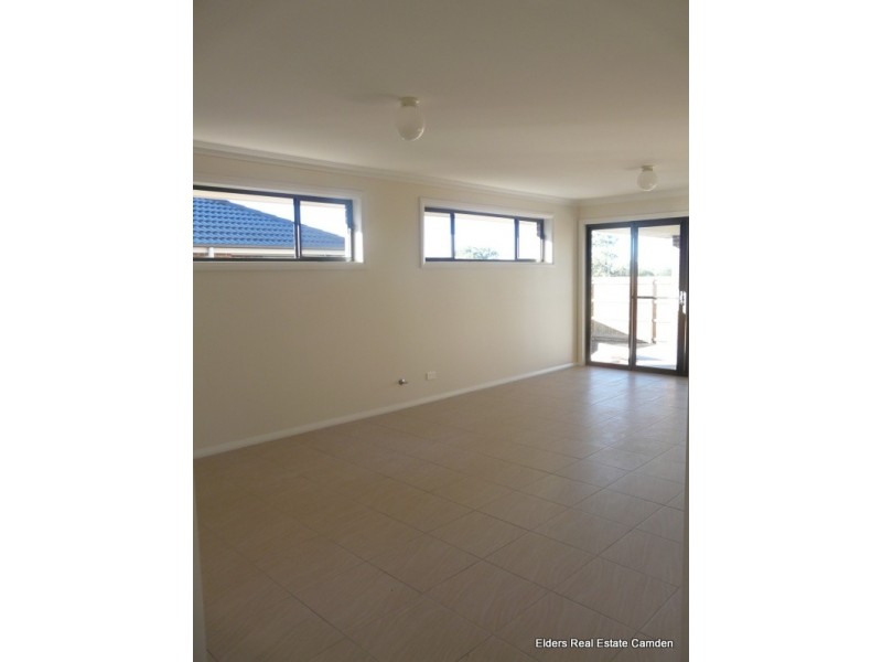 9 Asimus Circuit, Elderslie NSW 2570