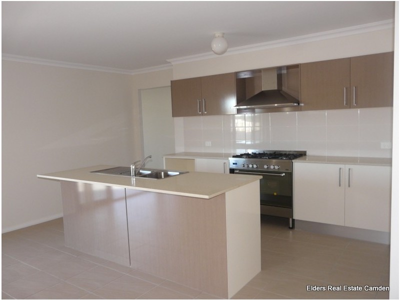 9 Asimus Circuit, Elderslie NSW 2570