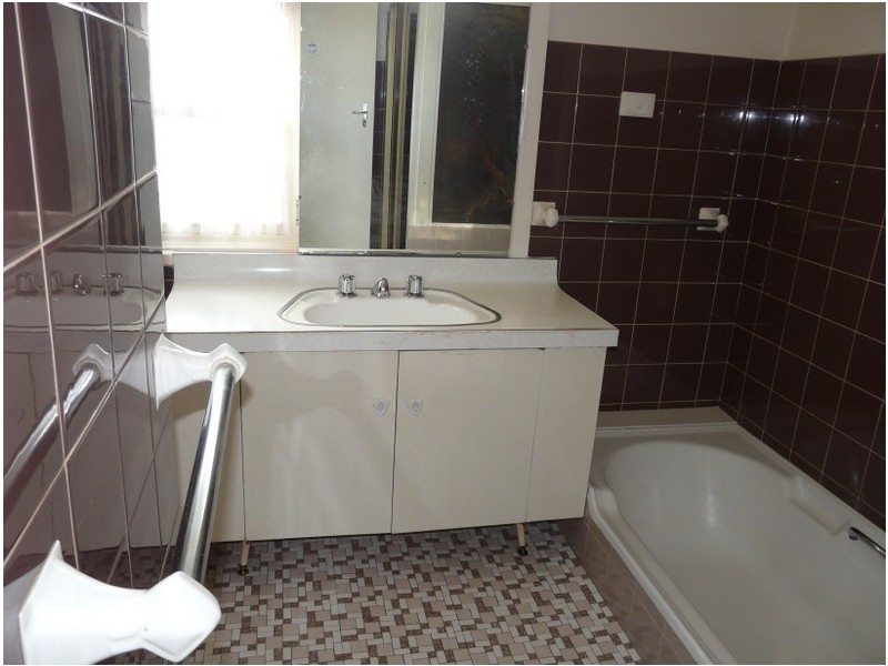 25 Elizabeth Macarthur Avenue, Camden South NSW 2570