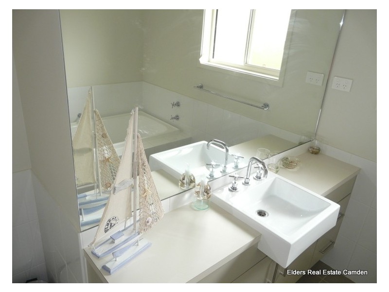 4 Kerrigan Crescent, Elderslie NSW 2570