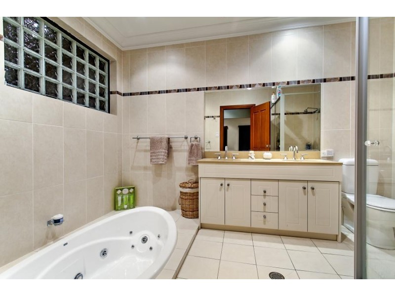 24 Macarthur Circuit, Camden Park NSW 2570