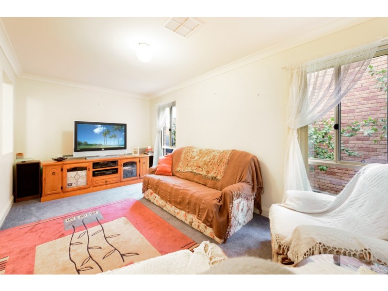 33 Banksia Road, Mount Annan NSW 2567