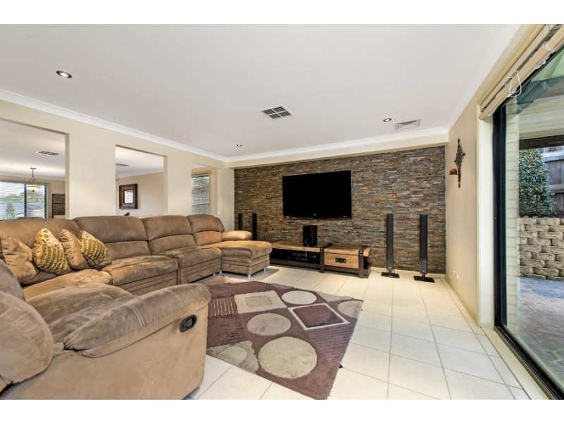 6 Chain-O-Ponds Circuit, Mount Annan NSW 2567