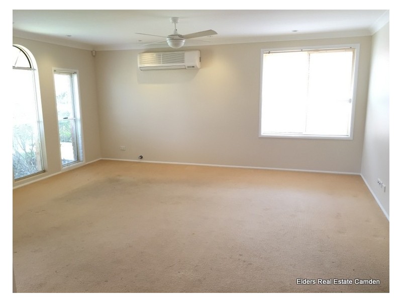 54 Fullerton Circuit, St Helens Park NSW 2560