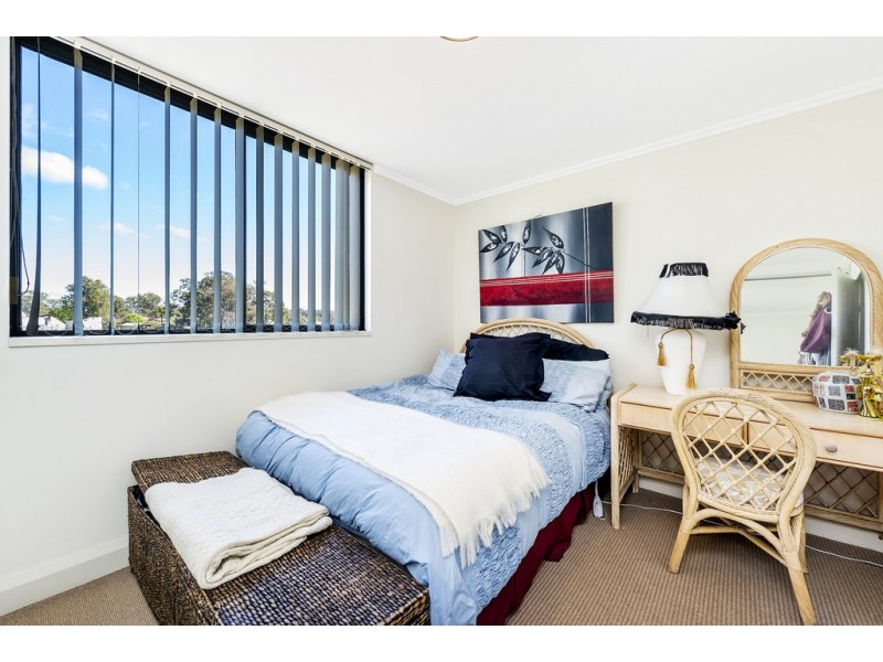 4F/541 Pembroke Road, Leumeah NSW 2560